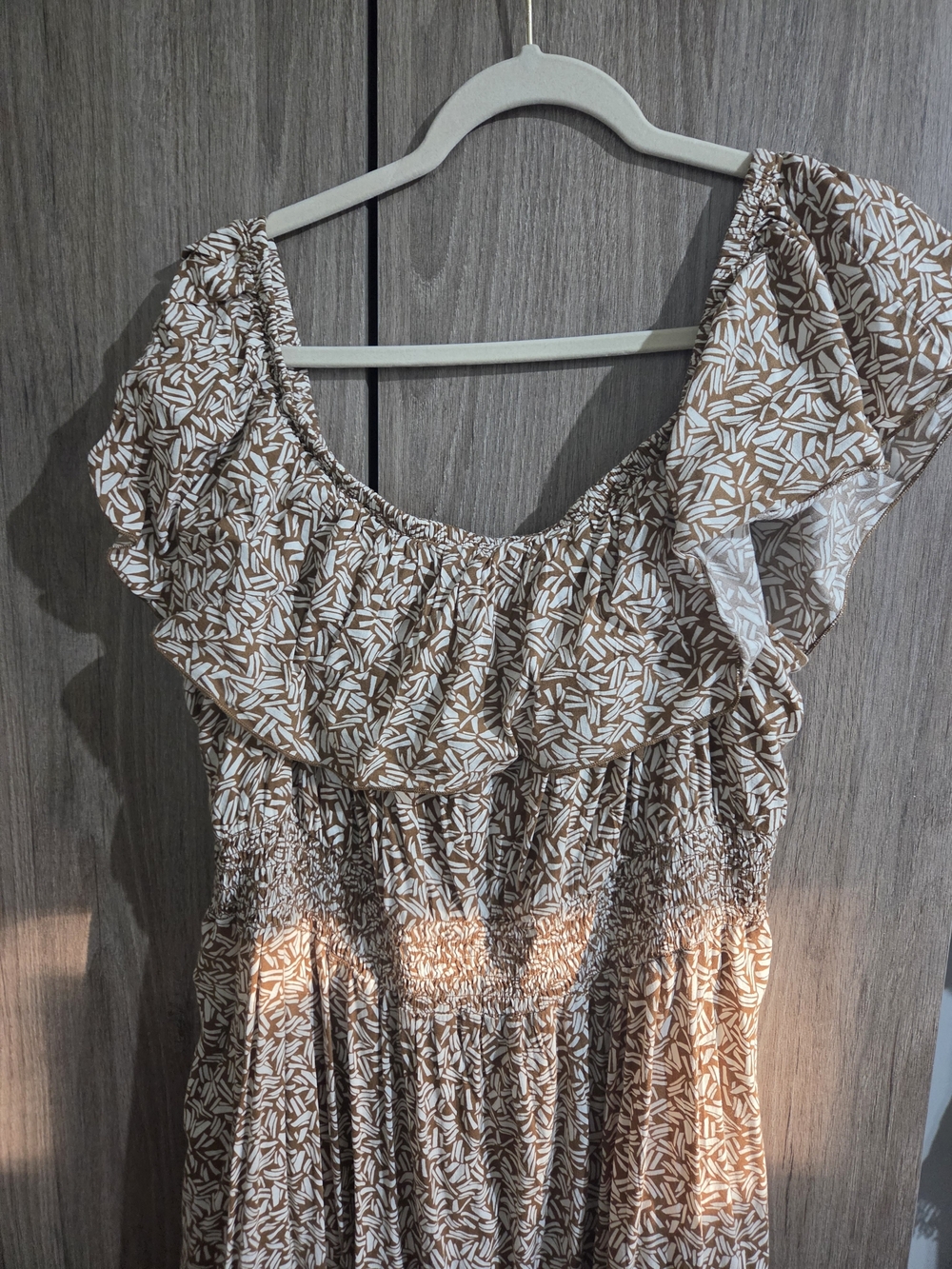 Old Navy Brown Leaf-Print Maxi Dress - Picture 5 of 9